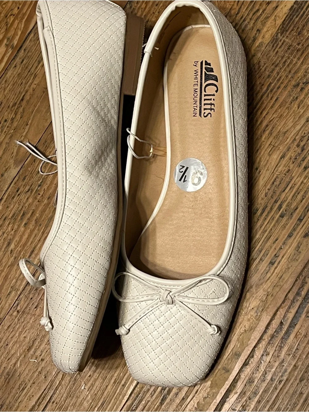 Cliffs by WHITE MOUNTAIN Cream Quilted Bow Ballet Flats